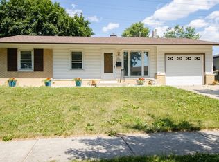 1031 Maple Ln, Elk Grove Village, IL 60007