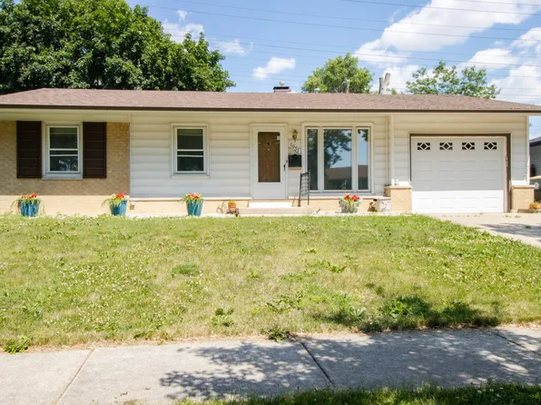 1031 Maple Ln, Elk Grove Village, IL 60007