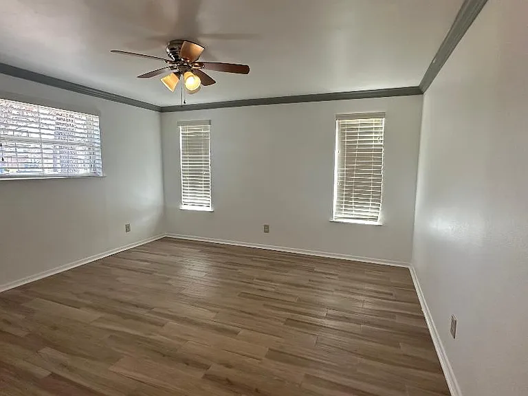 532 Oak Grove Ln — Photo 17