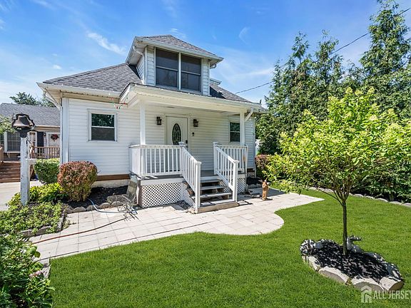 3rd image of 133 Summerhill Rd
