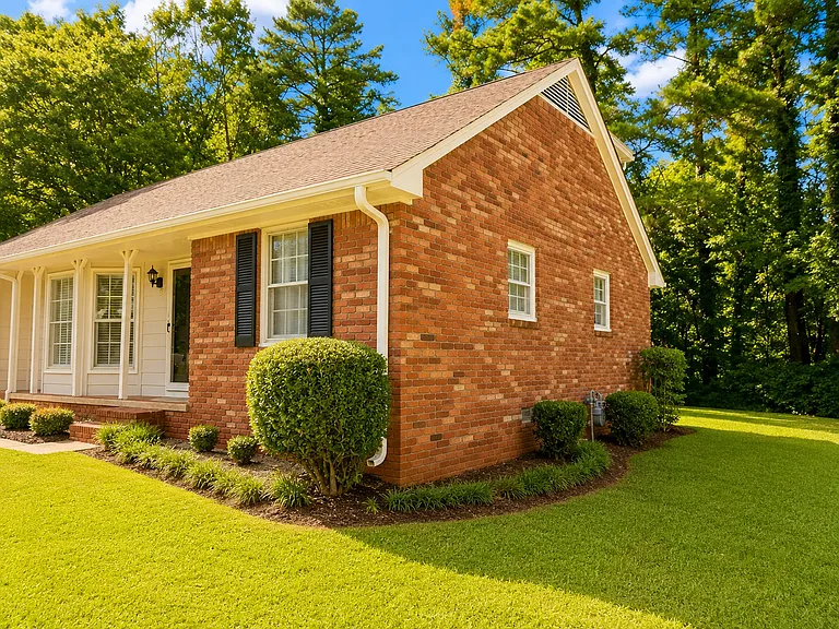 2589 Skyline Dr — Photo 2