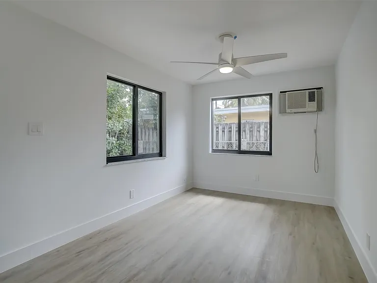 2155 NE 56th Ct — Photo 16
