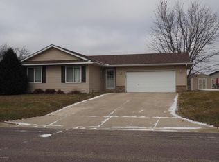 1796 Prairie Ln NE, Owatonna, MN 55060