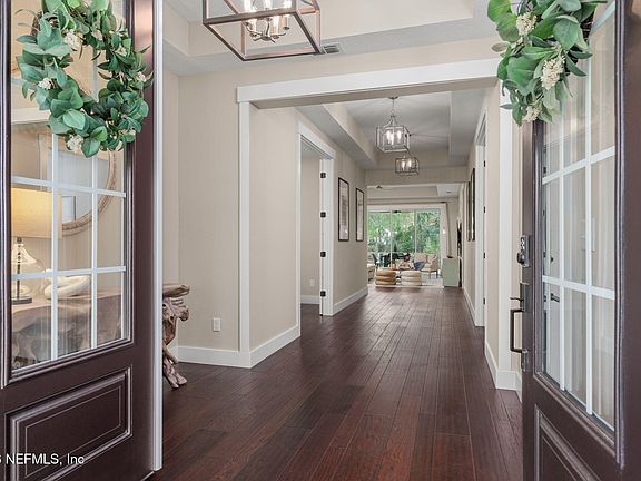 5th image of 302 WHITE HORSE Way