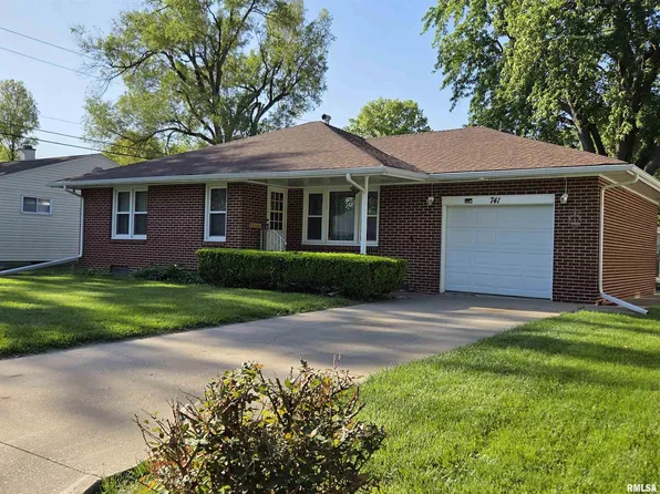 741 Bobby Ave, Macomb, IL 61455