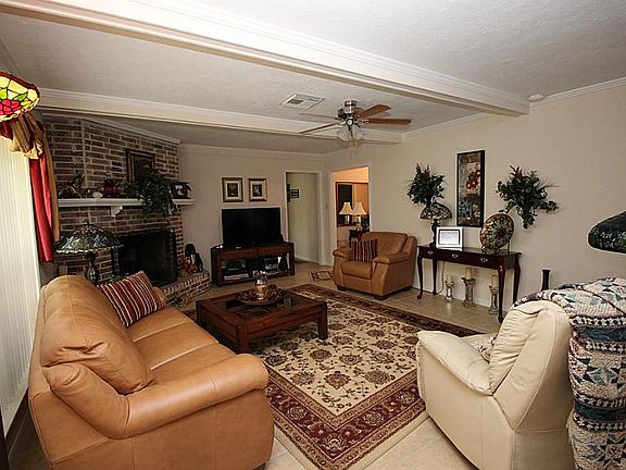 4th image of 3202 Silver Springs Dr