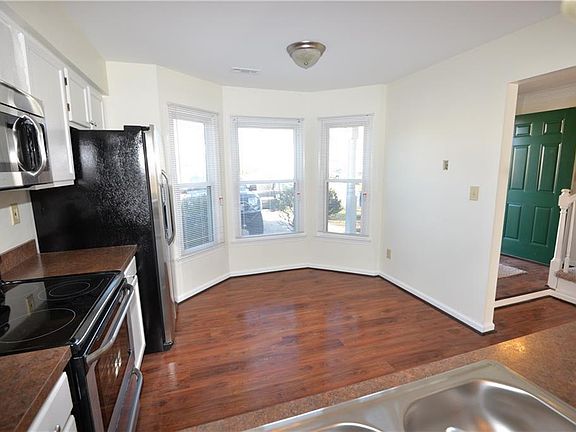 3rd image of 812 Christa Ct