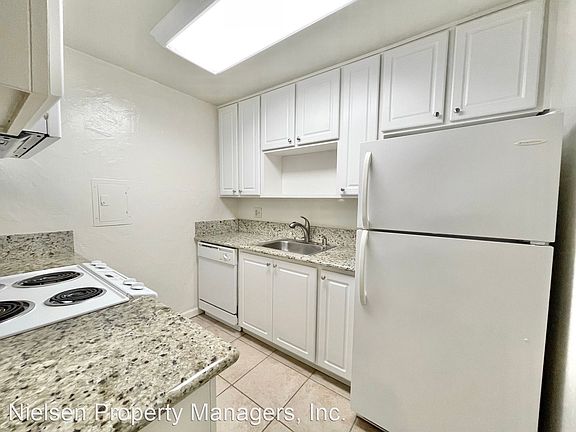 5th image of 2815 H St APT 3