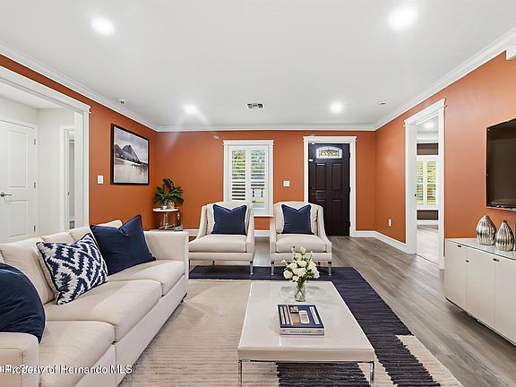 4th image of 308 Zoller St