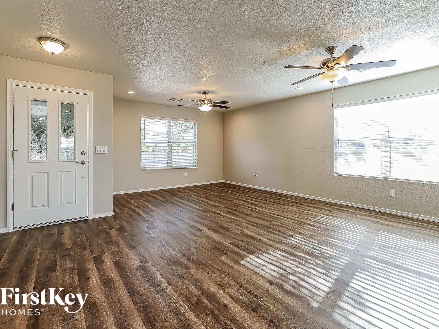 3 bed, 2.0 bath, 1990 sqft, $2,610 — Photo 2