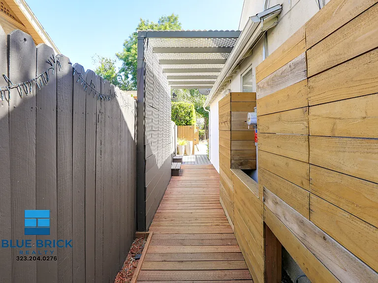 14120 Archwood St — Photo 22