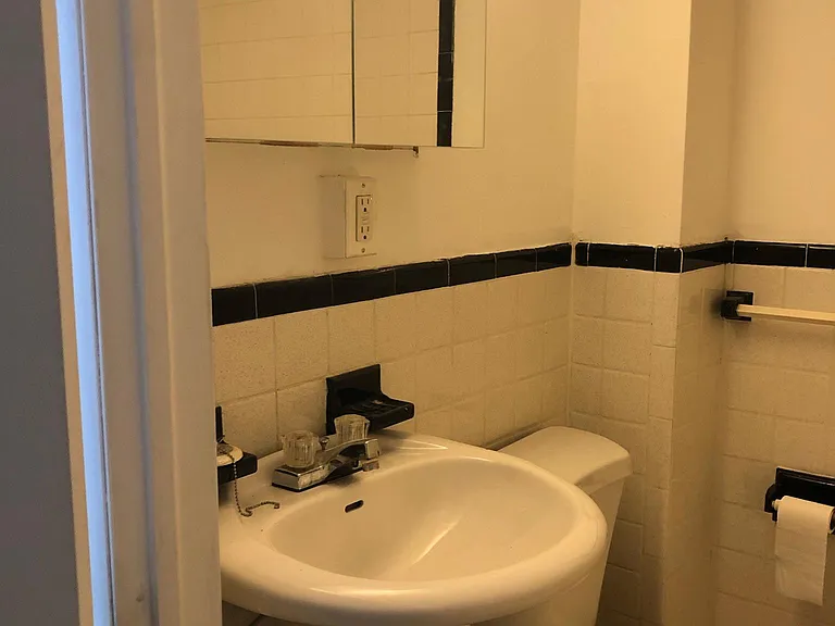 15 Crown Ter #BASEMENT — Photo 2
