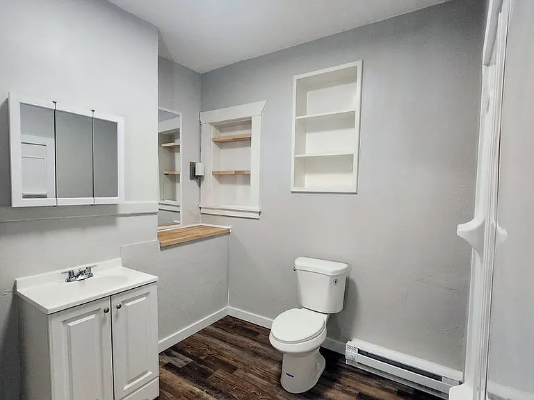 2228 N Astor St — Photo 9