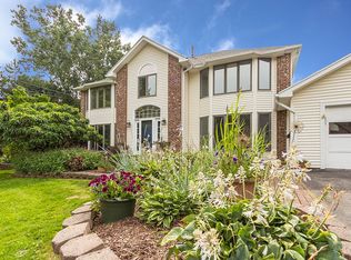 1 Melissa Ln, Penfield, NY 14526