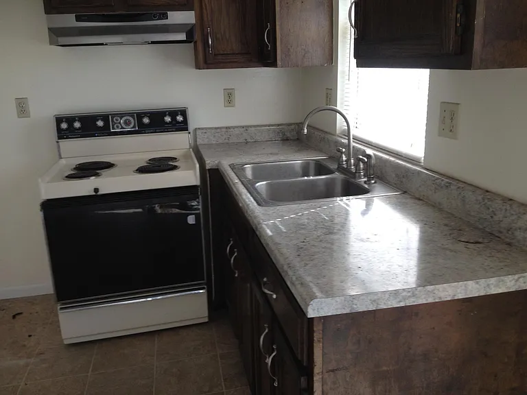 350 W 4th St — Photo 9