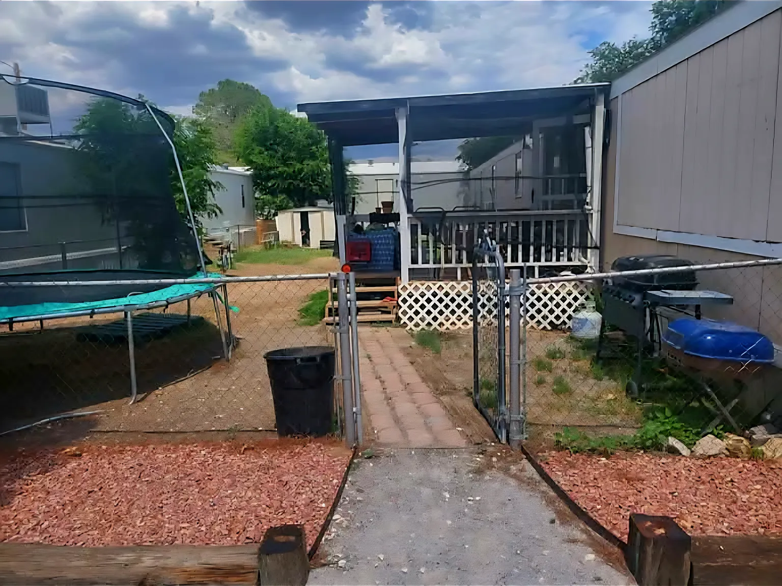 4 bed, 1004 sqft, $450 — Photo 2