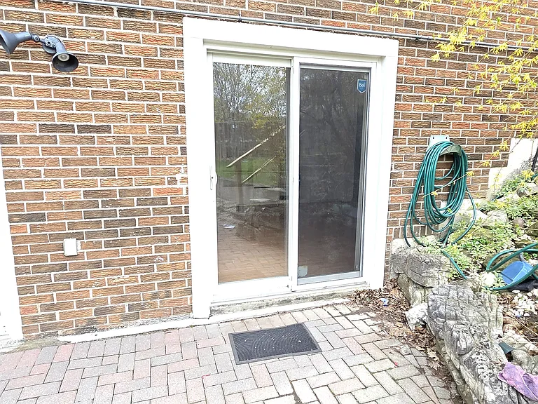 36 Roundwood Ct — Photo 4