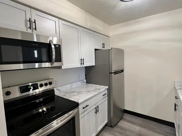 931 Old Marion Rd NE #201, Cedar Rapids, IA 52402