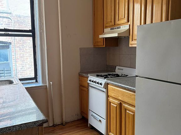 2nd image of 24-35 Steinway St #12