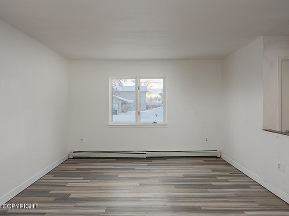 4th image of 1212 Bainbridge Blvd