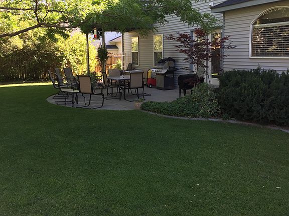 Play set not pictured 