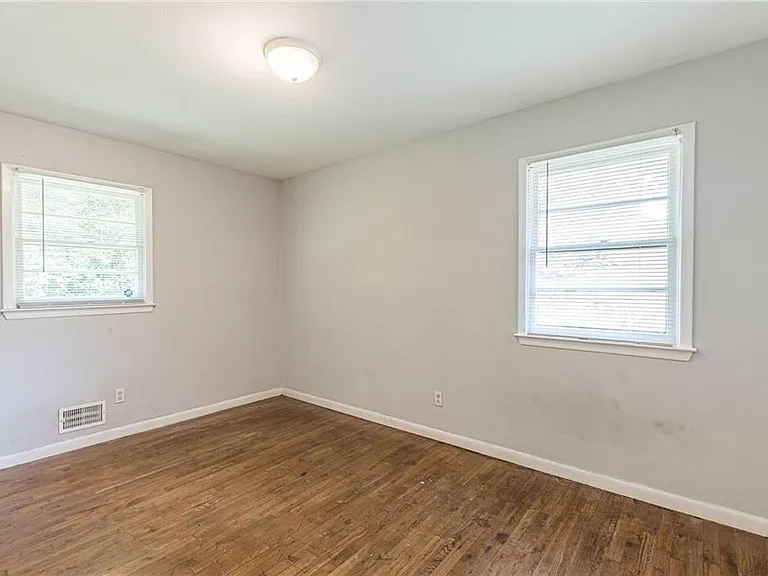 350 Brooks Ave SW — Photo 25