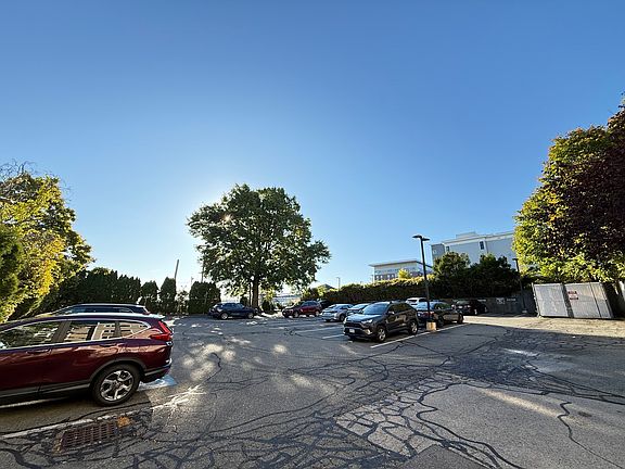 3rd image of 35 Desmoines Rd APT 510