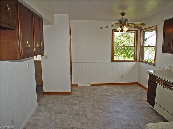 5th image of 227 School St