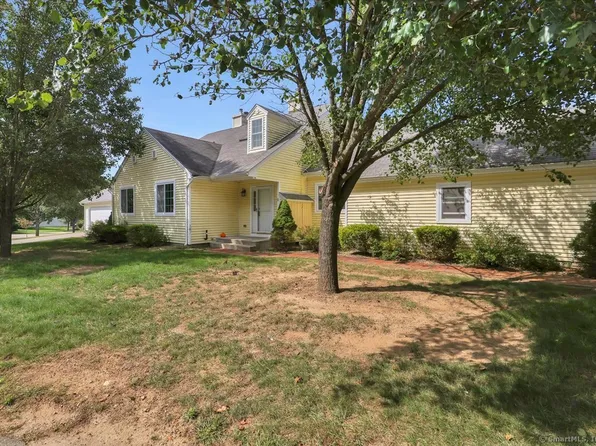 2 Pequot Square #2, Mansfield, CT 06250