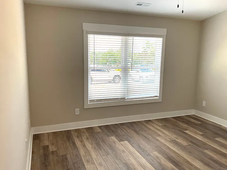 904 E Pine St — Photo 19