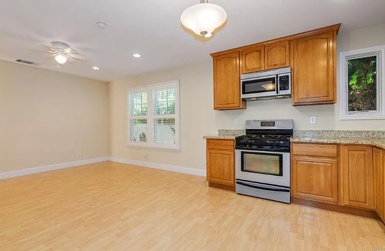 153 W F St — Photo 5