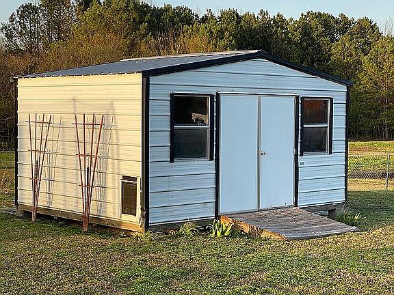 Storage building