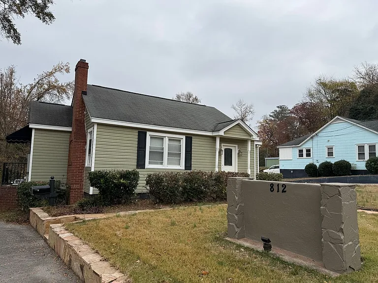 812 E Main St — Photo 2