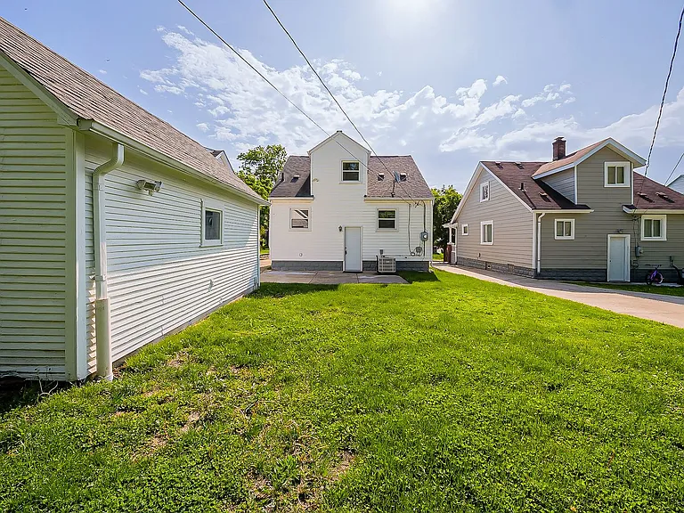 358 S Marshall St — Photo 35