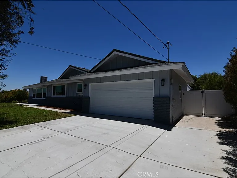 2161 Valley View Ave — Photo 5