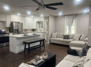 1021 E Russell Ave, Carrollton, TX 75006