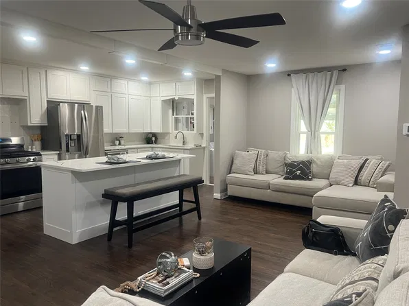 1021 E Russell Ave, Carrollton, TX 75006