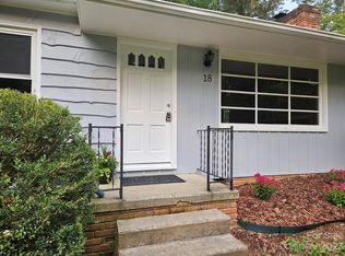 18 Governors Ct, Asheville, NC 28805