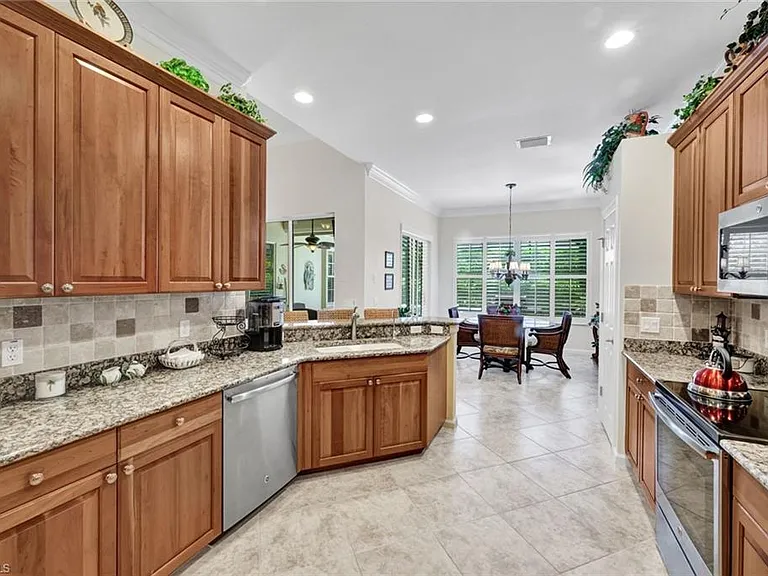 16208 Parque Ln — Photo 7
