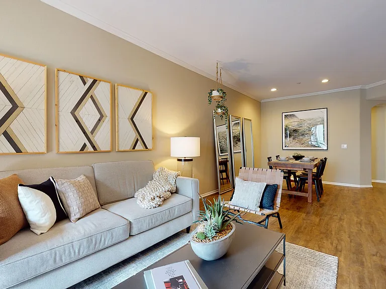 Regents La Jolla — Photo 10