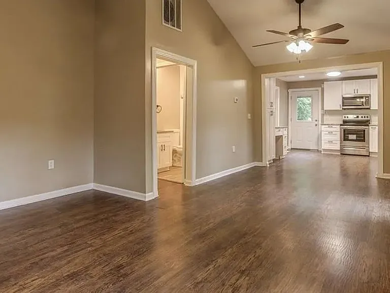 686 Center Hill Ave NW — Photo 5