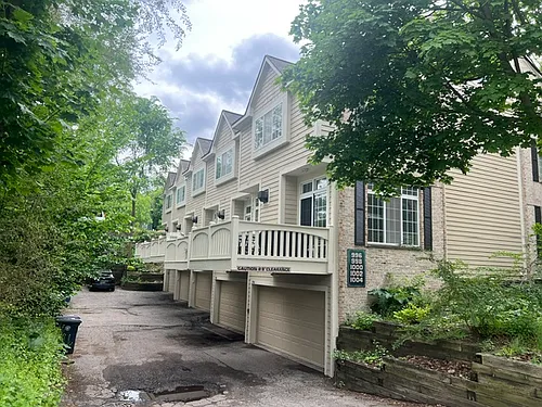 998 Catherine St Photo 1