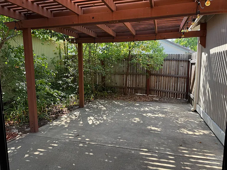 2004 Fernwood Cir — Photo 26