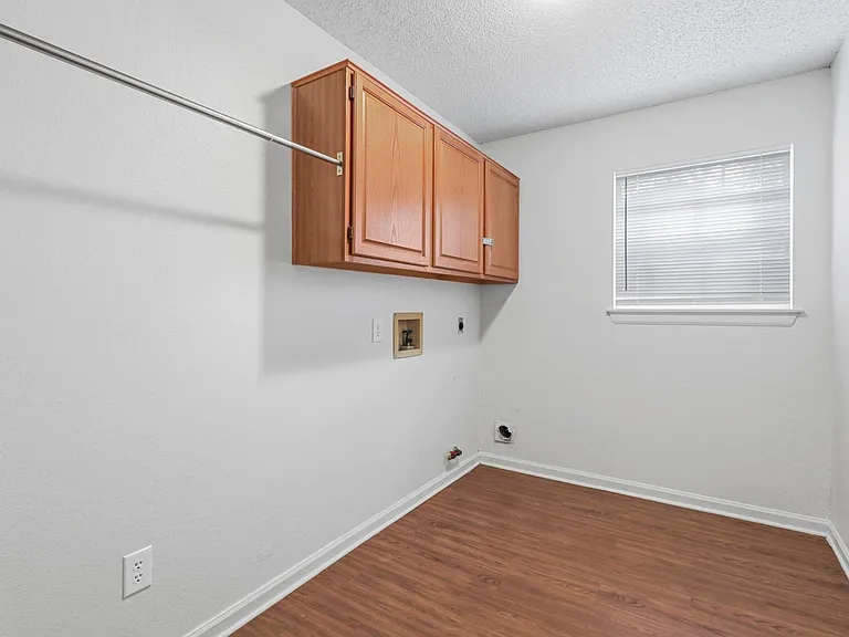 2313 Longmeadow St — Photo 21