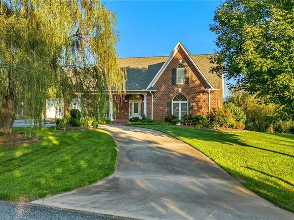 148 Magnolia Dr, North Wilkesboro, NC 28659