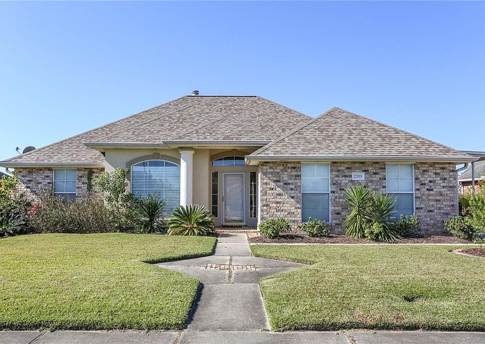 1st image of 2309 Country Club Dr