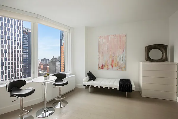 Rented by Red Apple Group | media 4