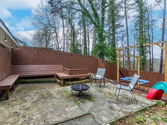 2nd image of 215 8th St N