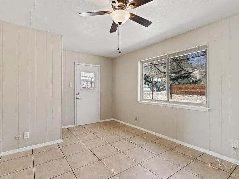 304 Carnival Dr — Photo 9