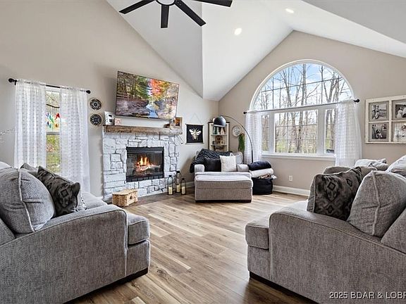Vaulted ceilings & lots of natural light